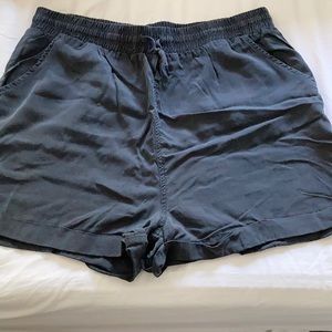 Universal Thread black drawstring shorts XL